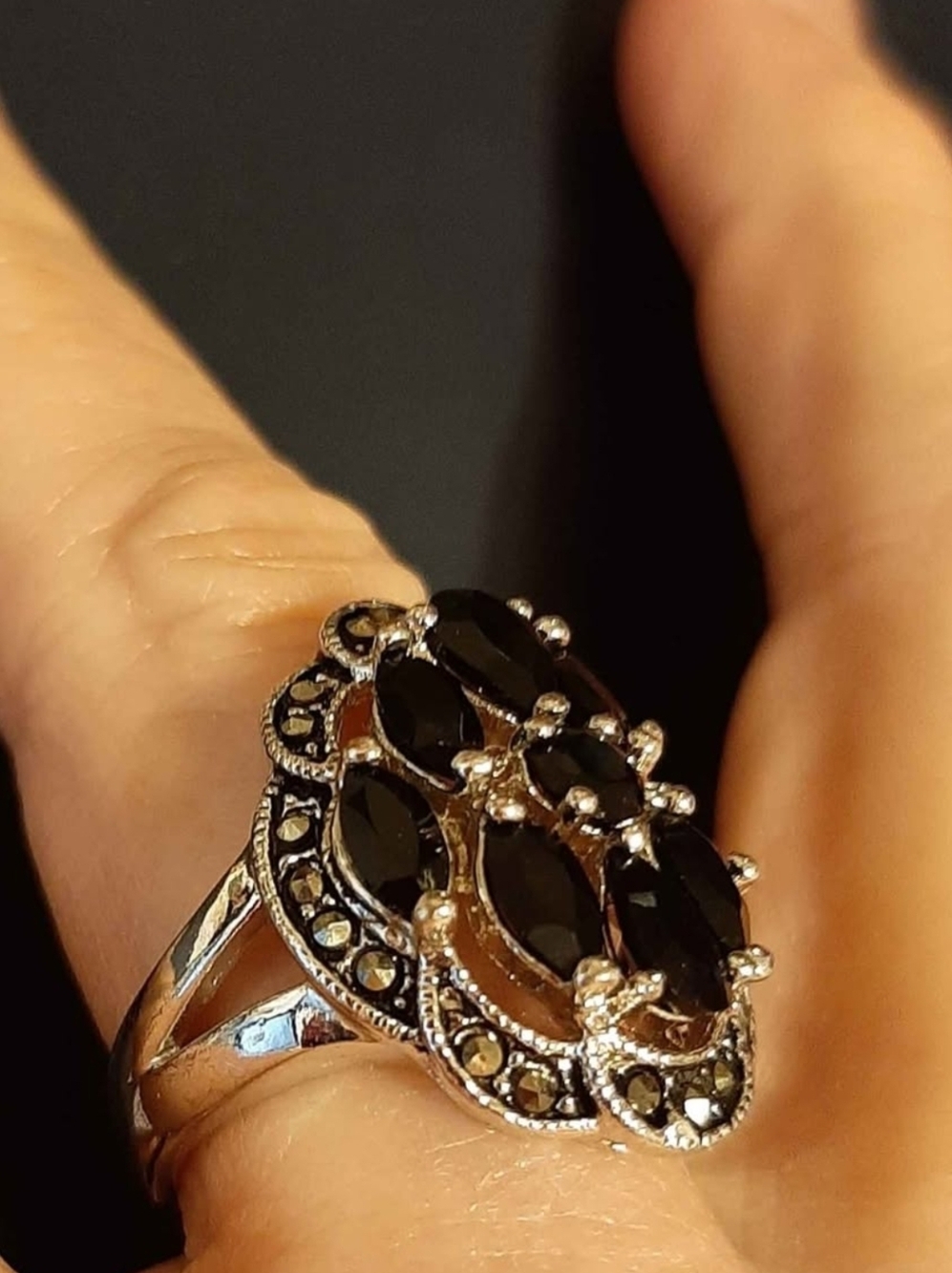 Vintage Black Stone Silver Tone Ring approx size 6.5-7 missing 1 stone